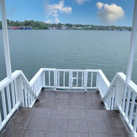 Quilon Lake Inn Kollam Exteriér fotografie