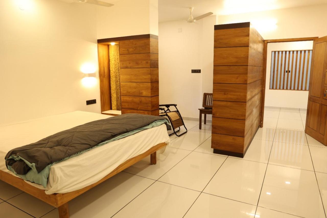 Quilon Lake Inn Kollam Exteriér fotografie